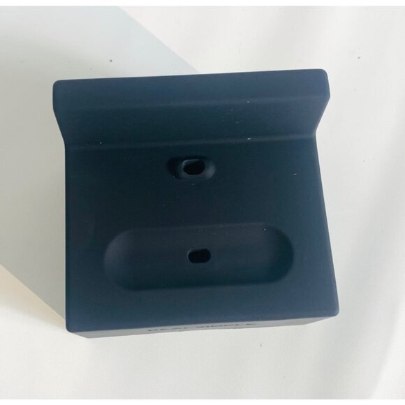 REAL SIMPLE Silicone 2 in 1 Charging Station Black (iPhone/headphones) - Picture 6 of 10